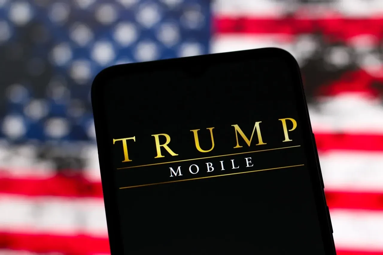 Trump markalı telefon projesinde fiyasko: Müşterilerden 100 dolar toplayıp sözleşmeyi sessiz sedasız değiştirdiler