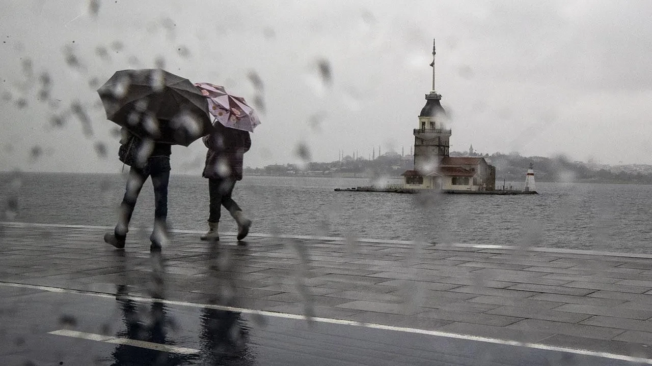 AKOM, İstanbul'u gün vererek uyardı! Sağanak ve serin hava geri dönüyor: Günlerce sürecek