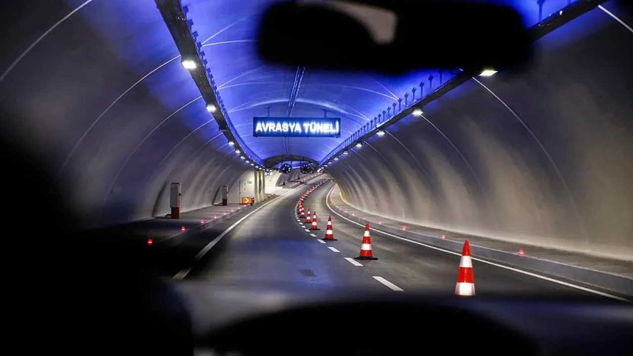 Avrasya Tüneli'nde bakım çalışması: Trafiğe kapatıldı