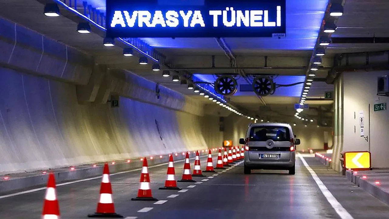 Avrasya Tüneli'nde bakım çalışması: Trafiğe kapatıldı
