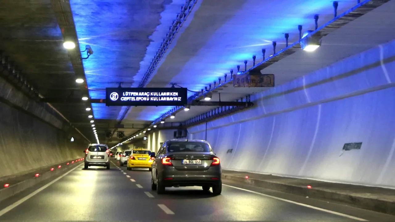 Avrasya Tüneli'nde bakım çalışması: Trafiğe kapatıldı