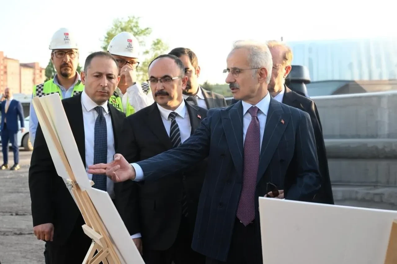 Bakan Uraloğlu duyurdu! 2 bin 450 metre uzunluğundaki pisti 3 bin metreye uzatıyoruz