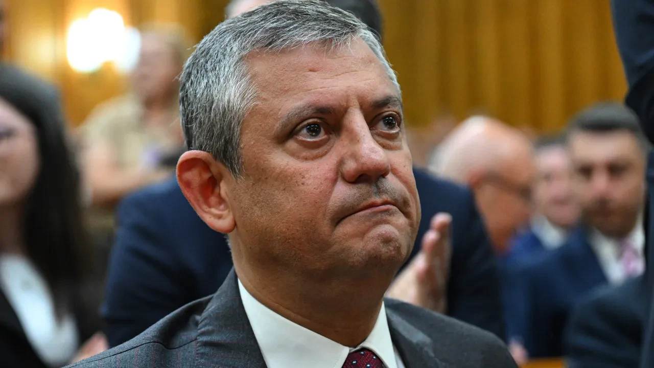 CHP'ye kapatma davası iddiasının perde arkasını Fatih Atik açıkladı: Partililerden Özgür Özel'e zehir zemberek mesaj