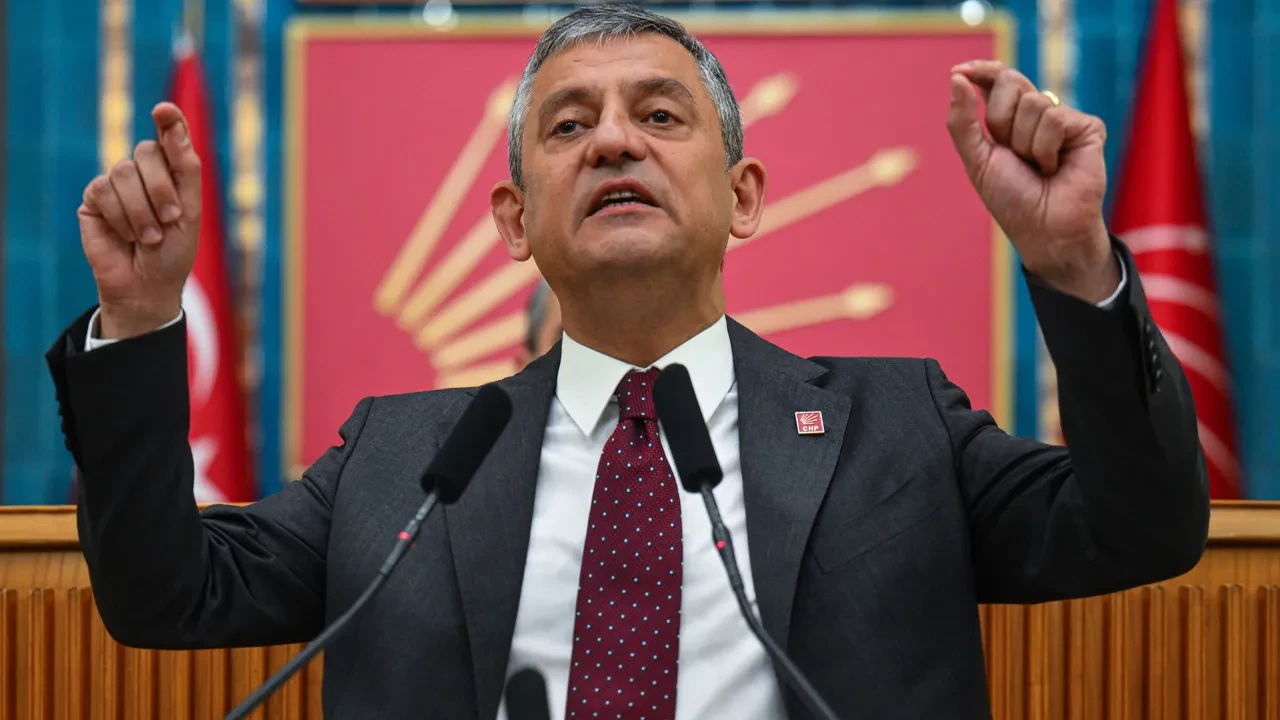 CHP'ye kapatma davası iddiasının perde arkasını Fatih Atik açıkladı: Partililerden Özgür Özel'e zehir zemberek mesaj