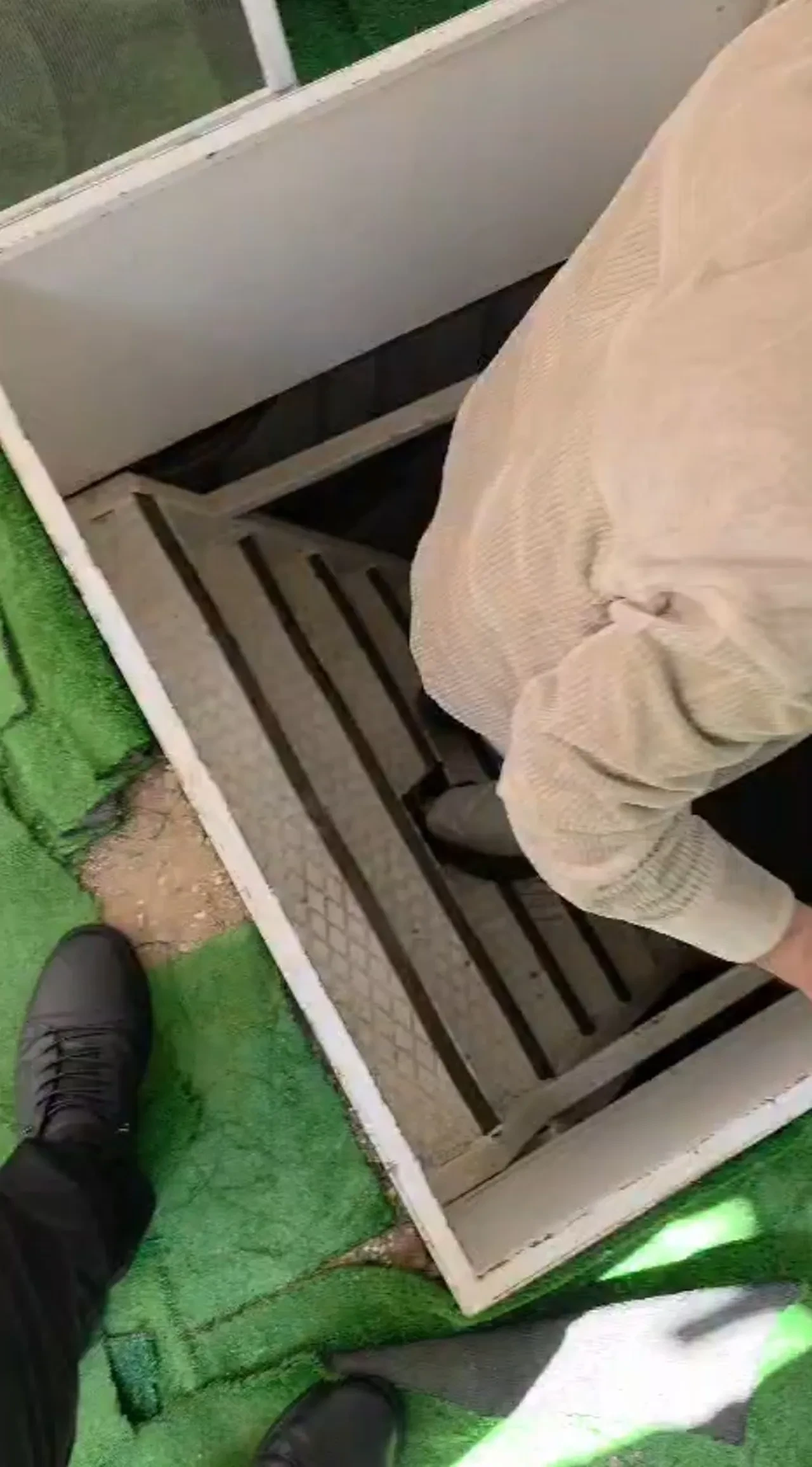 Eskişehir Tepebaşı Belediyesine operasyon! Özel kalem müdürünün bahçesinde gizli oda çıktı