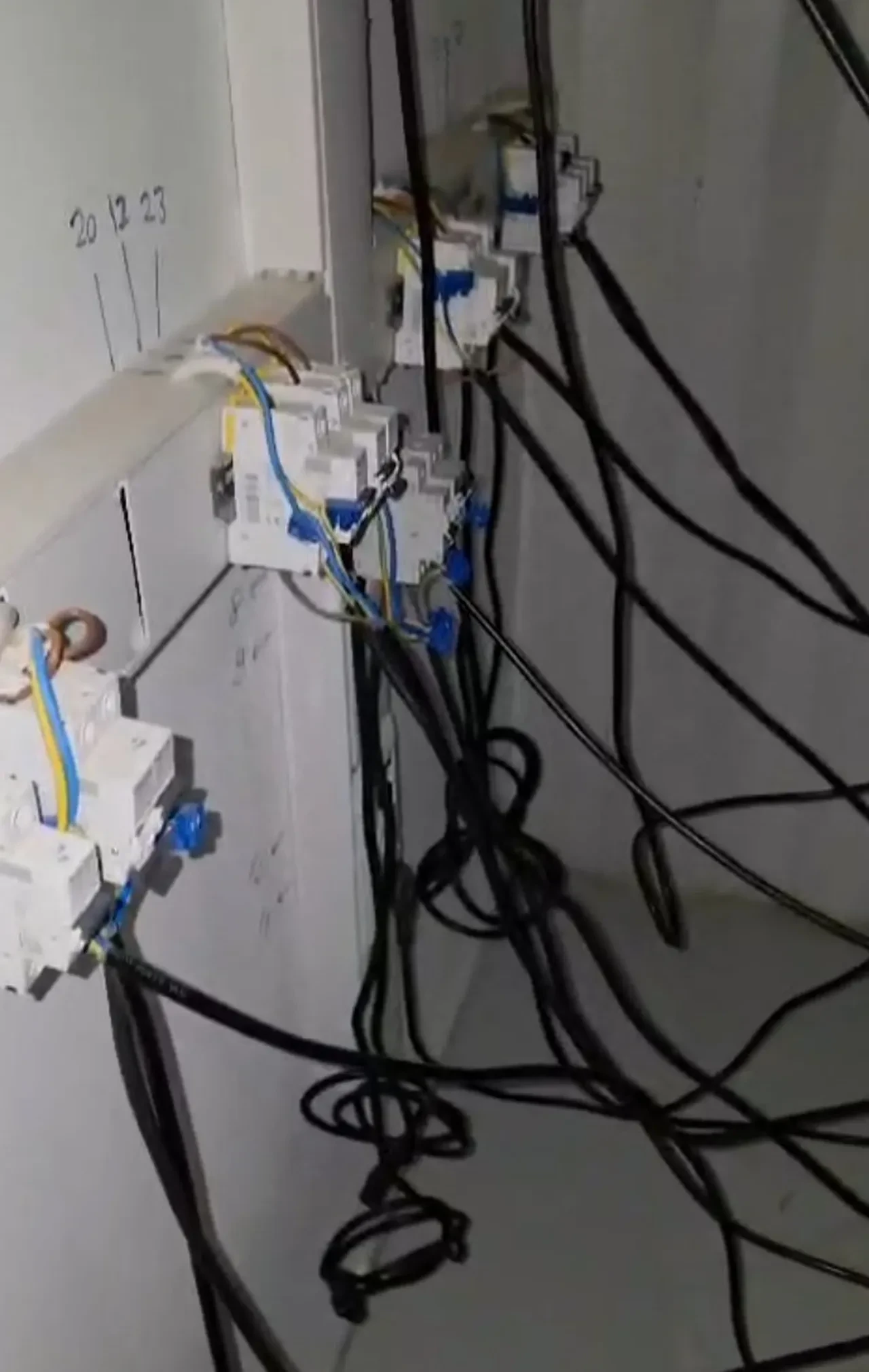 Eskişehir Tepebaşı Belediyesine operasyon! Özel kalem müdürünün bahçesinde gizli oda çıktı