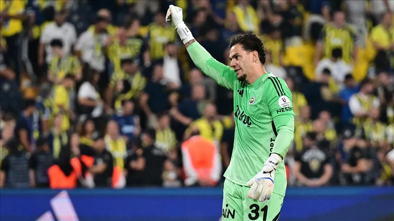 Fenerbahçe'de kale için rota komşu'ya kırıldı: Ederson gidiyor, Yunan yıldız geliyor!