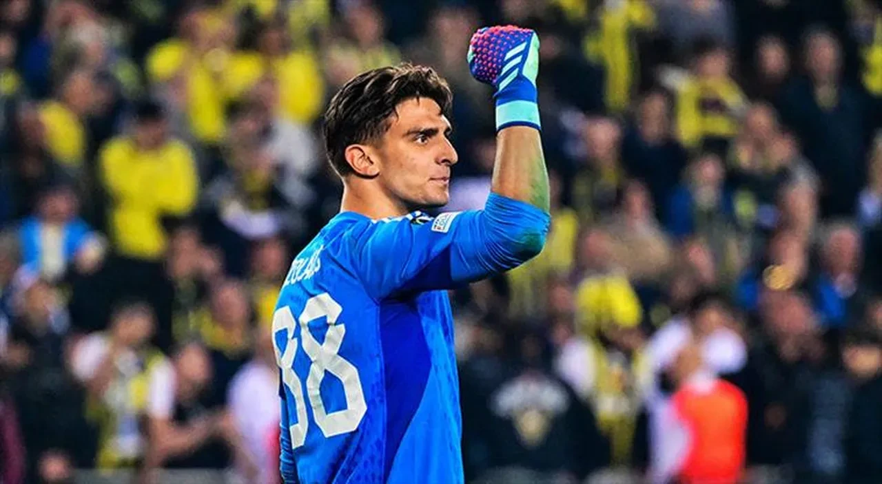 Fenerbahçe'de kale için rota komşu'ya kırıldı: Ederson gidiyor, Yunan yıldız geliyor!