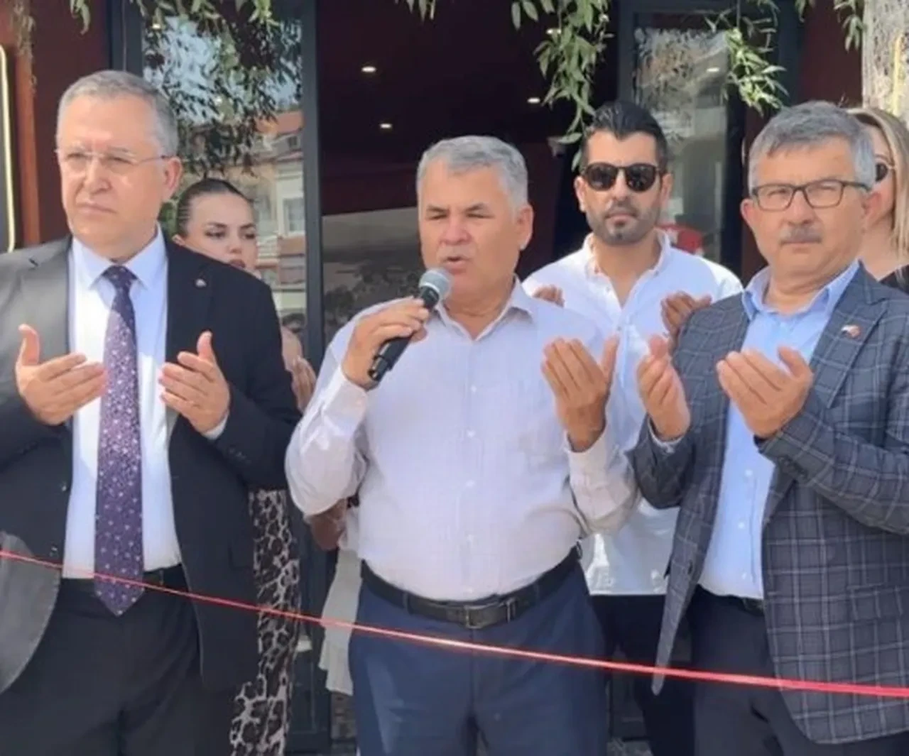 Fethiye'de skandal görüntü! Meyhane açılışında dualar okundu: CHP'li başkan yardımcısı da katıldı
