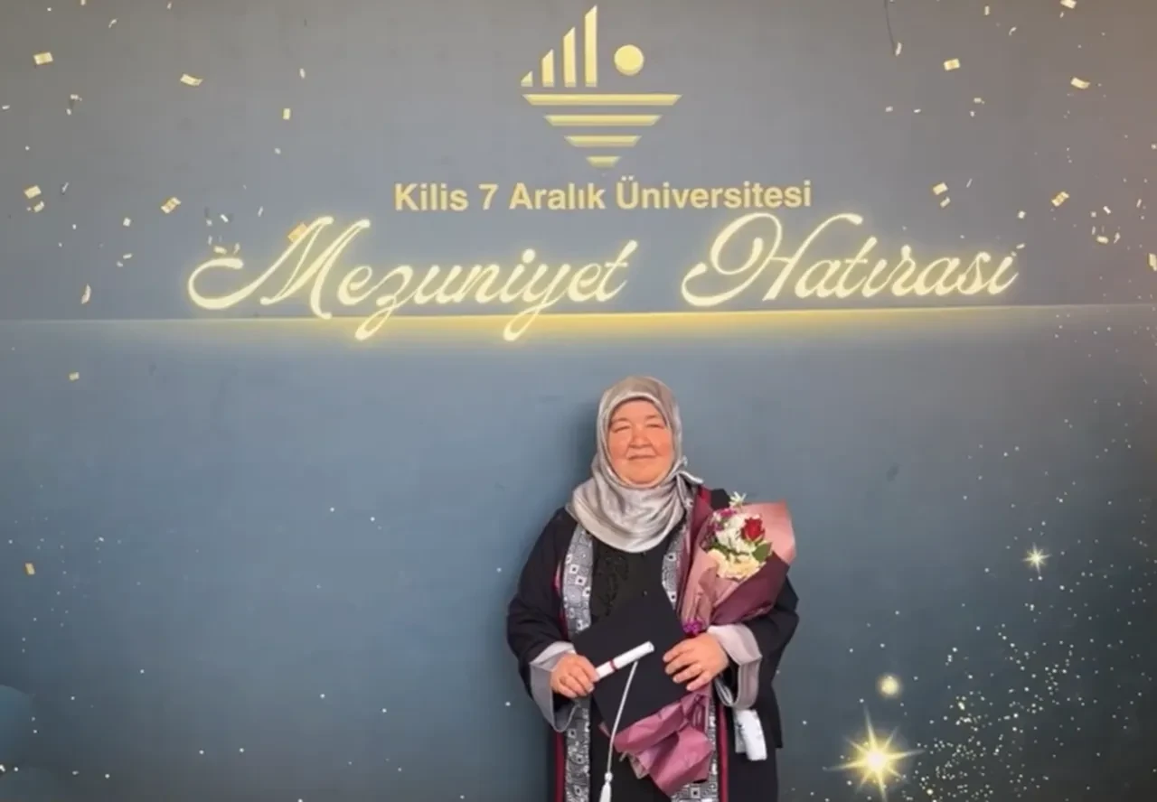 Gül Alcellat 53 yaşında mezun oldu! 4 torun sahibi kadın okumanın yaşı yok dedirtti
