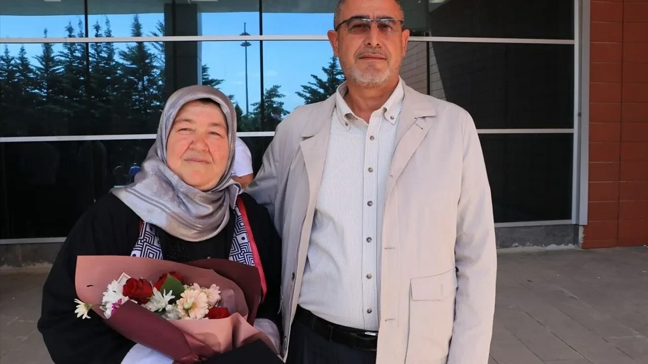 Gül Alcellat 53 yaşında mezun oldu! 4 torun sahibi kadın okumanın yaşı yok dedirtti