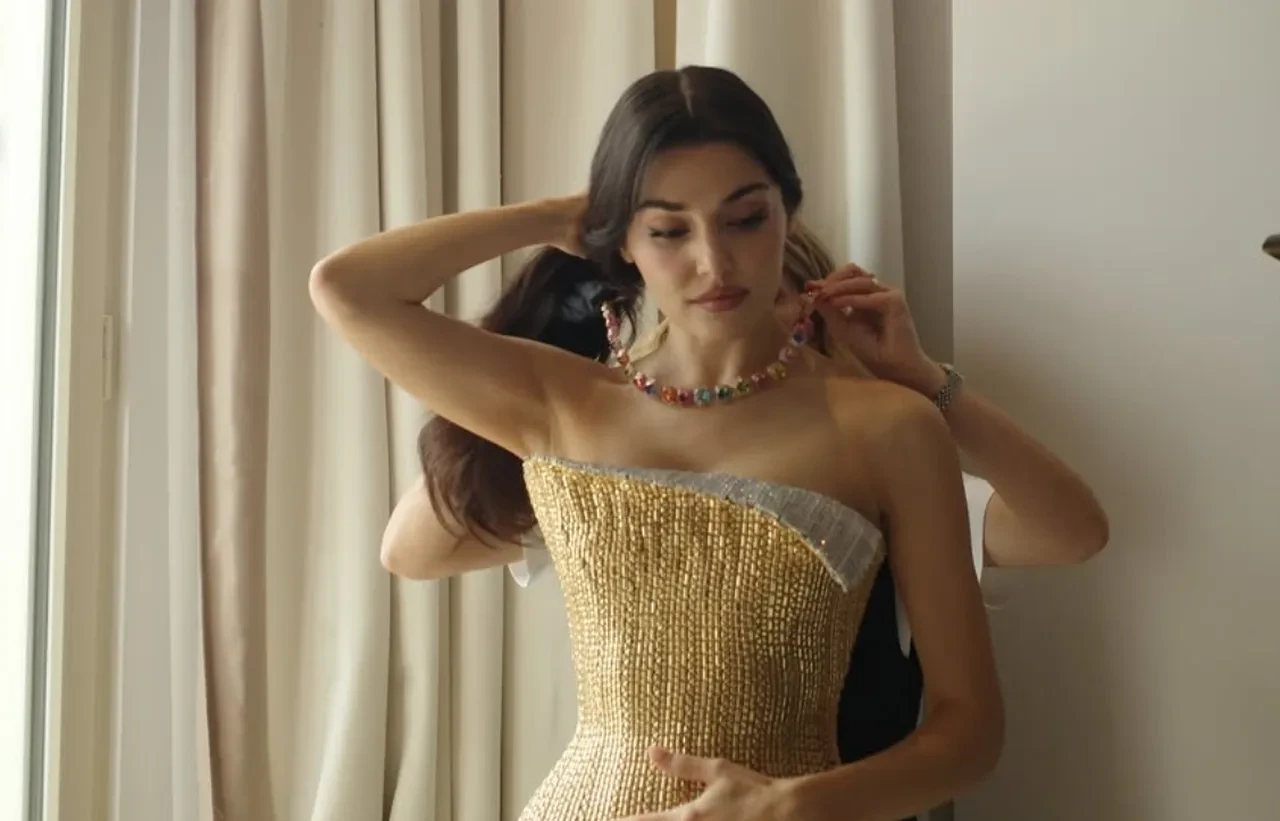Hande Erçel'in Cannes Festivali'nde giydiği kıyafet servet değerinde!