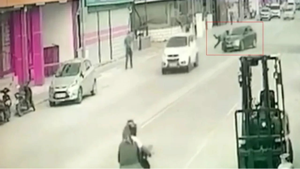 Otomobilin çarptığı kadın yaralandı
