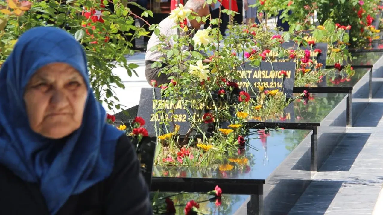 Soma'da 301 madenci facianın 12. yıl dönümünde dualarla anıldı