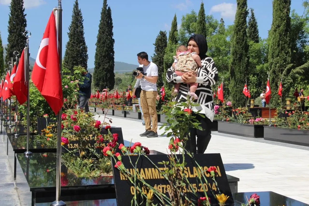 Soma'da 301 madenci facianın 12. yıl dönümünde dualarla anıldı