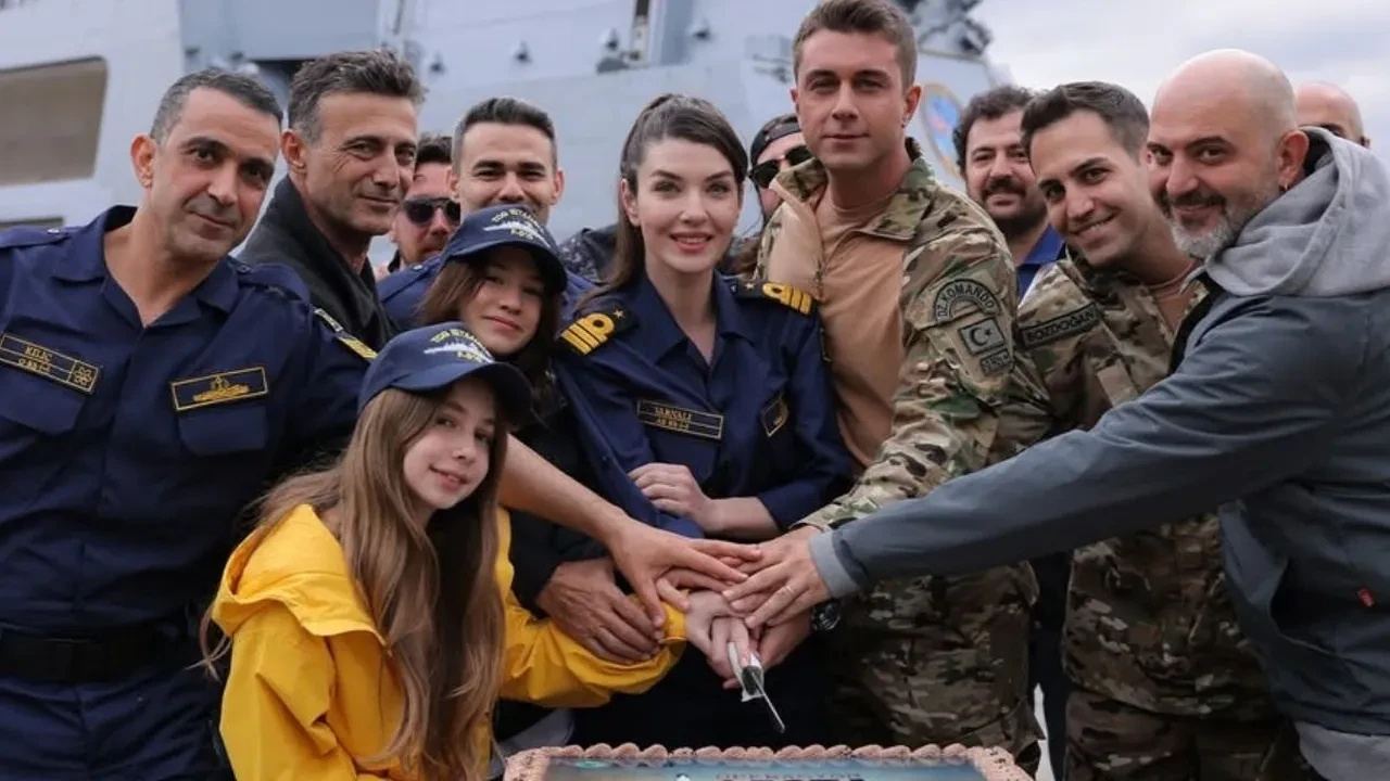 Yıllar sonra kamera karşısında! Gamze Özçelik’in setten ilk kareleri paylaşıldı