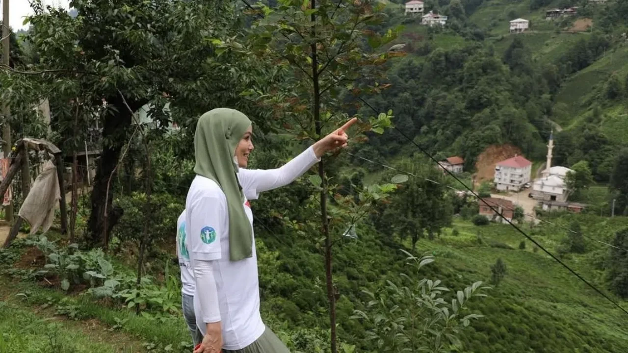 Yıllar sonra kamera karşısında! Gamze Özçelik’in setten ilk kareleri paylaşıldı