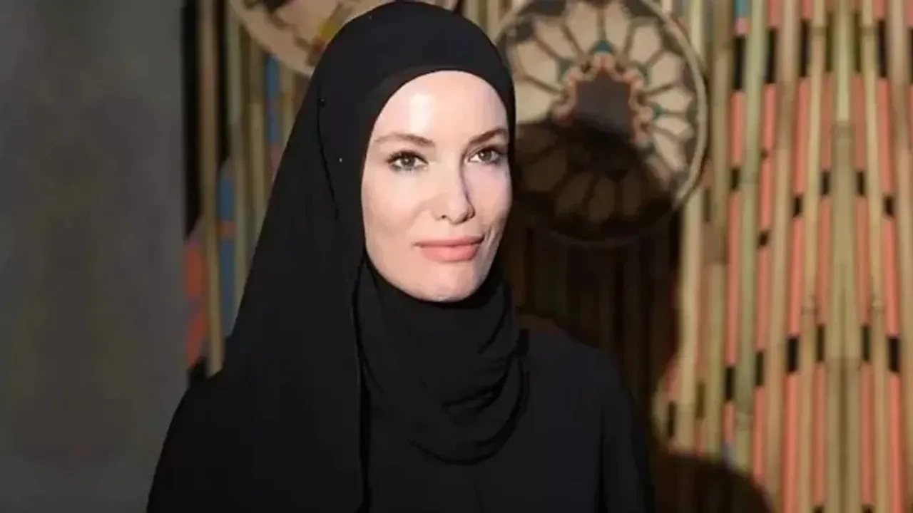 Yıllar sonra kamera karşısında! Gamze Özçelik’in setten ilk kareleri paylaşıldı