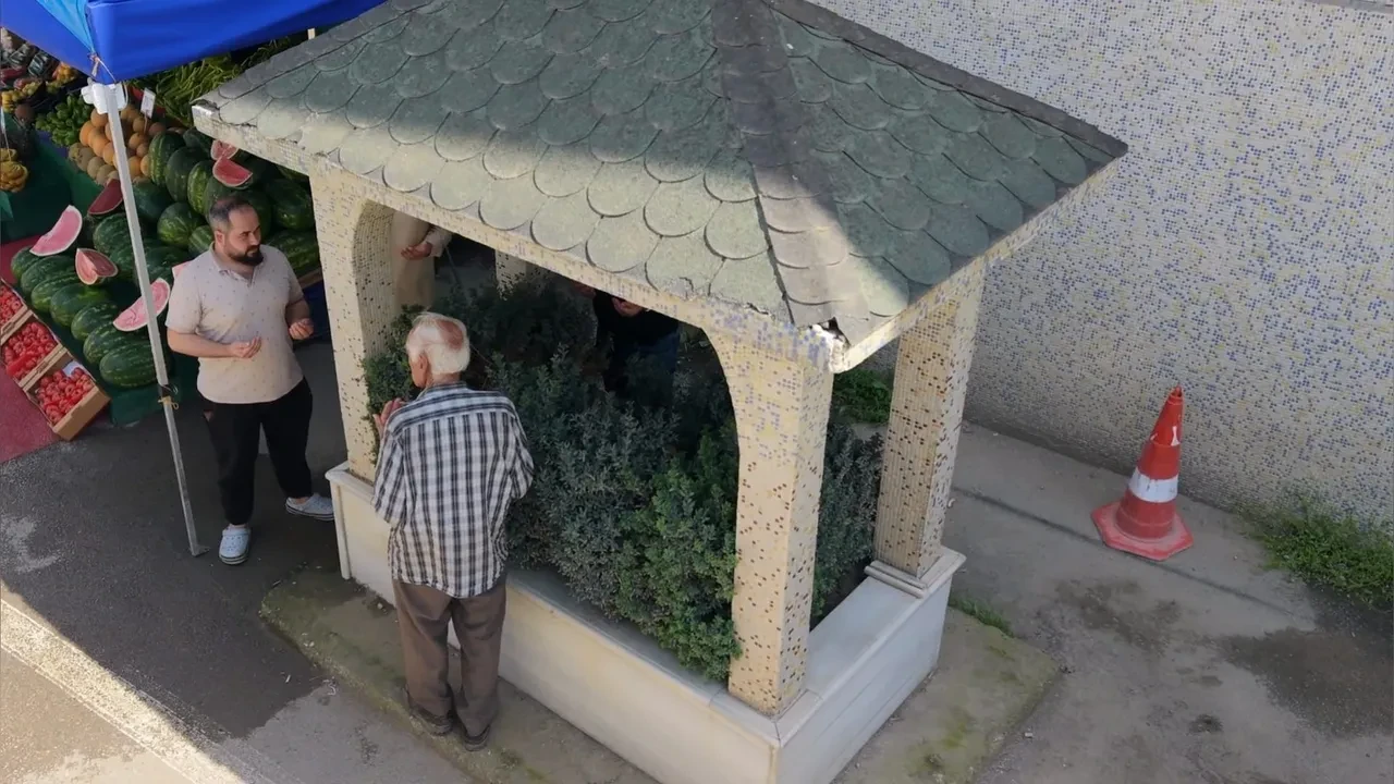 Yol kenarında görenlerin tüyleri ürperiyor, sırrı çözülemiyor: Yaşlılar başında mum yakıyordu