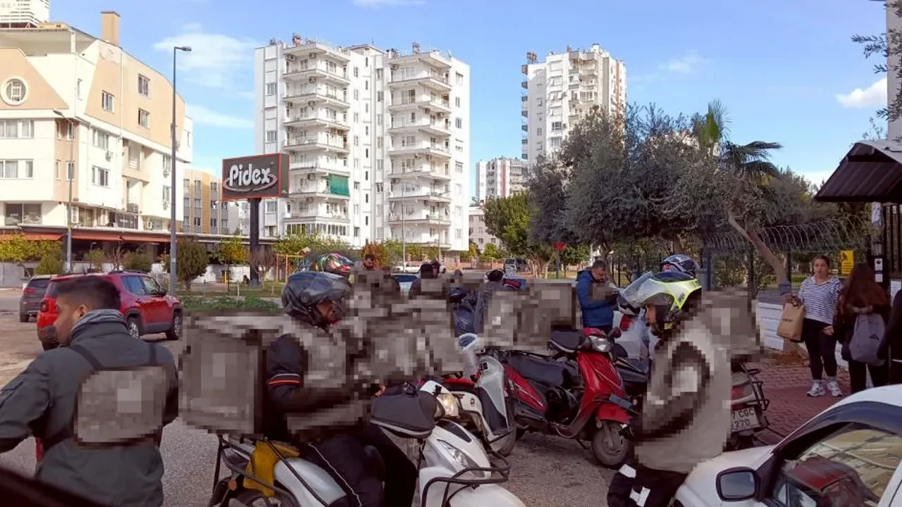 Antalya'da dijital işkence! 4 yıldır aynı saatte kapısına yemek, ambulans ve cenaze aracı yağıyor