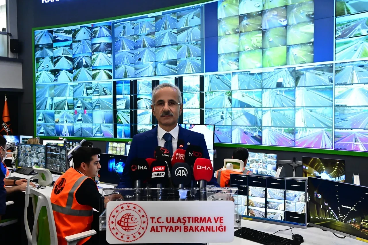 Bakan Uraloğlu’ndan Kurban Bayramı öncesi trafik açıklaması: 'AUS Merkezimizde anlık olarak takip edeceğiz'