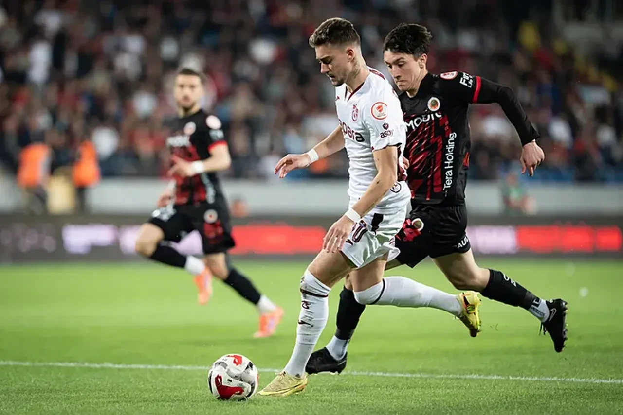 Beşiktaş ve Trabzonspor arasında Ernest Muçi pazarlıkları alev aldı: Arnavut yıldız son kararını verdi! 