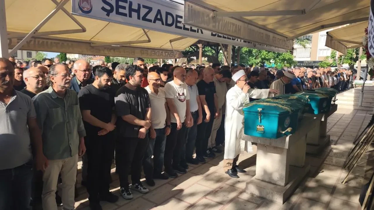 Bir şehri hüzne boğan olay: İki yakın arkadaş 15 dakika arayla vefat etti