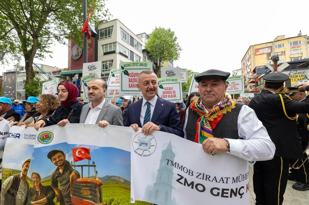 Çiftçiler traktörleriyle katıldı: Avrupa’da eylem, Kocaeli’de şenlik var!