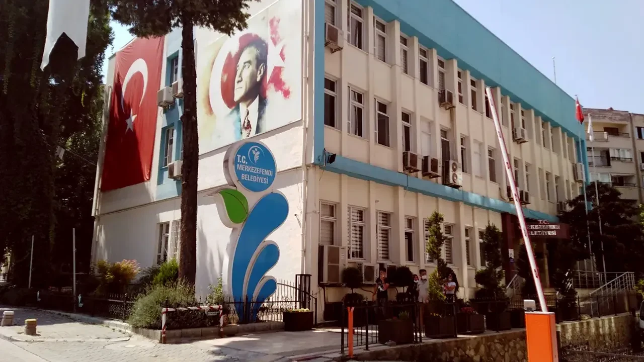 Denizli Merkezefendi Belediyesi'ne operasyon! Başkan yardımcısı dahil 5 kişi gözaltında 
