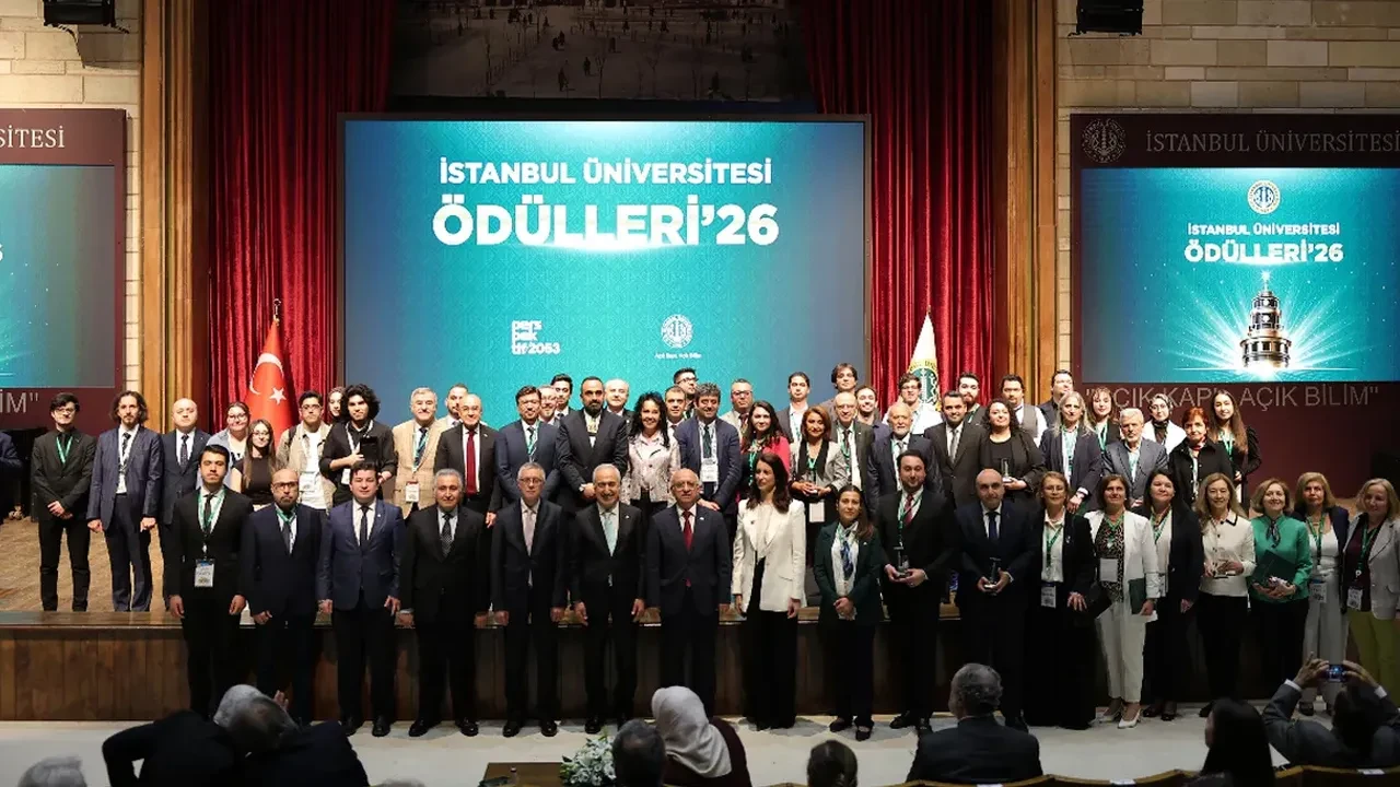 İstanbul Üniversitesi'nden Numan Kurtulmuş'a onur ödülü