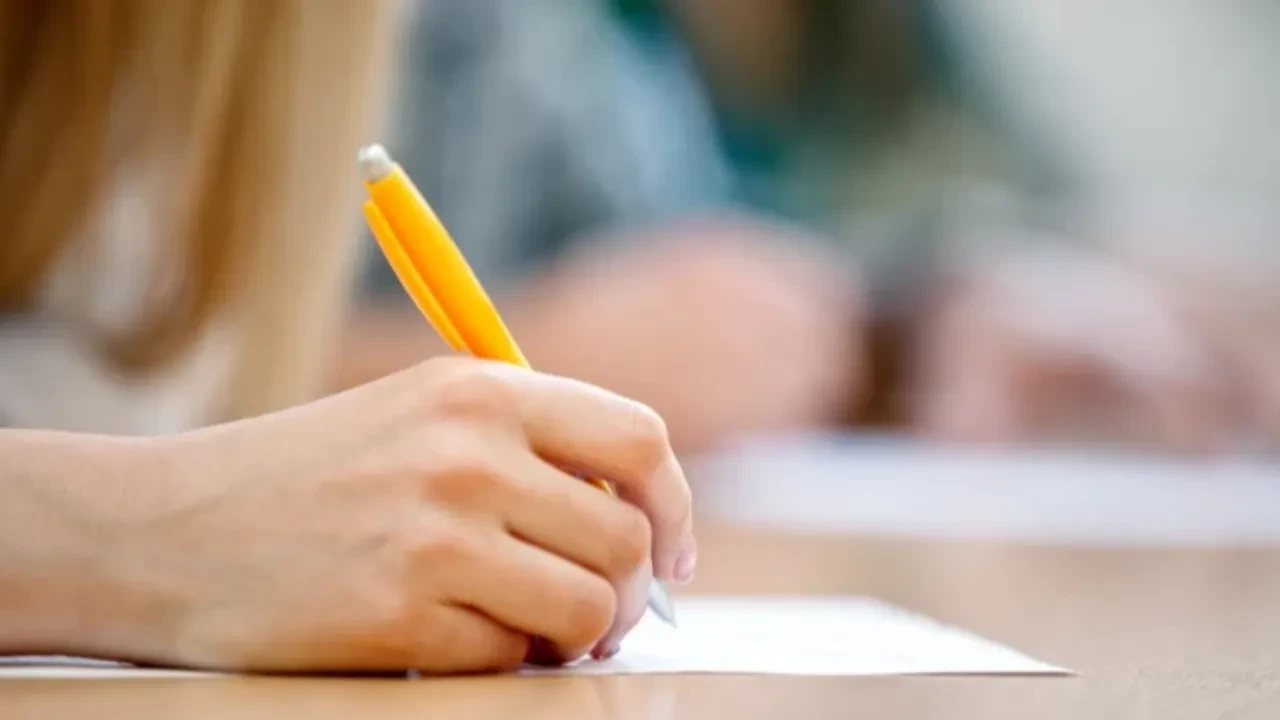 MEB 2026 AÖL 3. dönem kayıt yenileme ne zaman? MEB AÖL kayıt yenileme ekranı