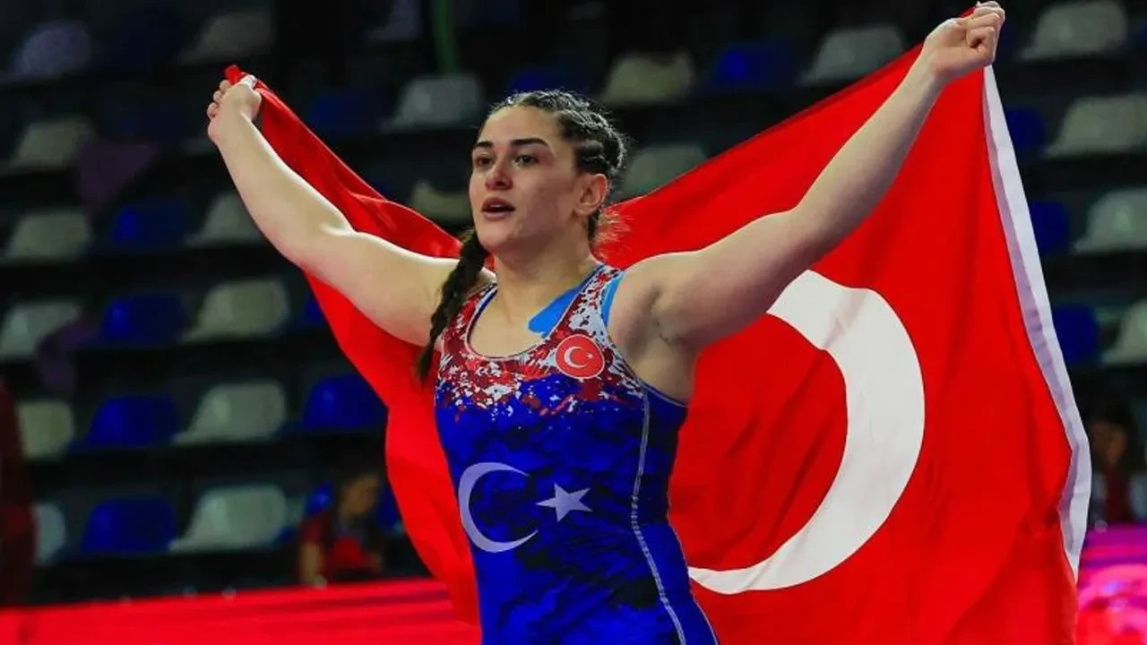 Milli güreşçi Kıymet Rümeysa Tezcan Avrupa şampiyonu oldu