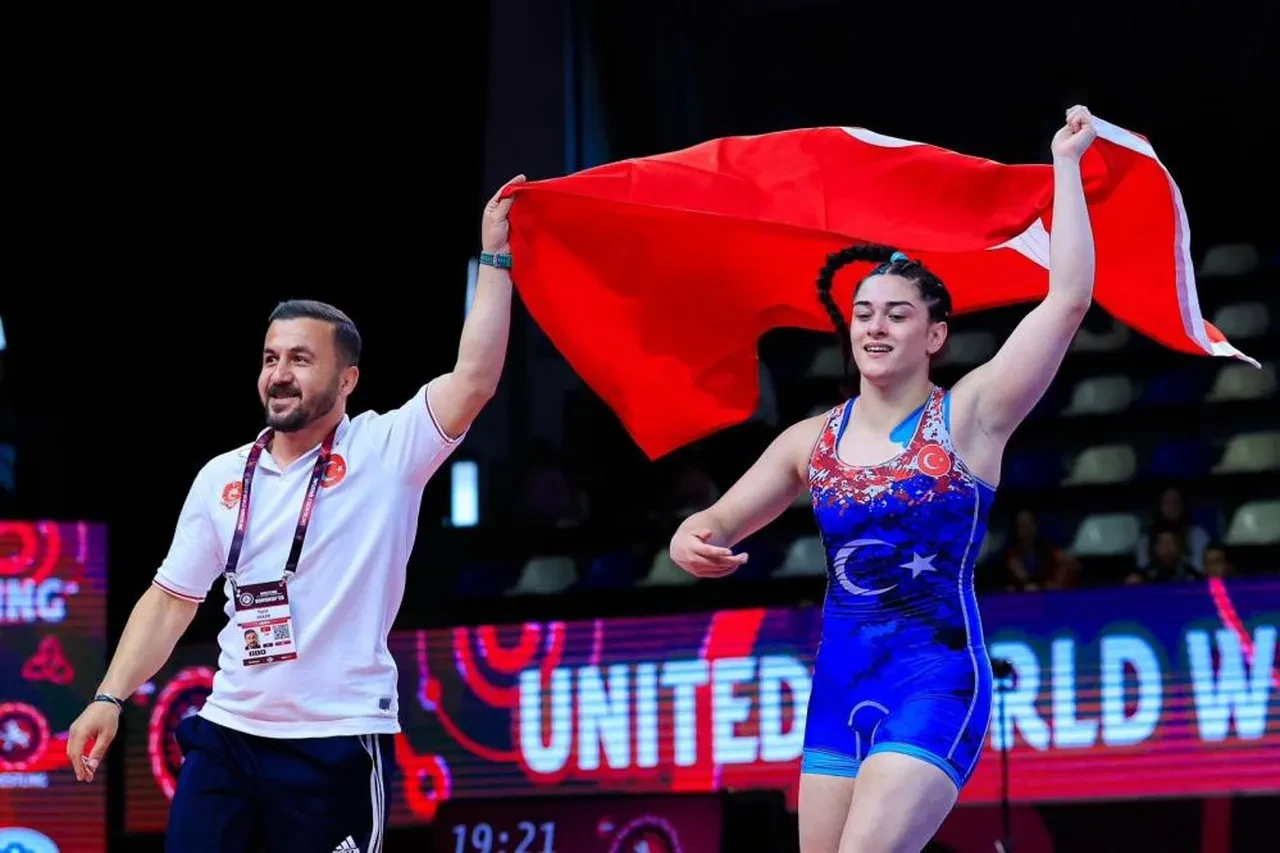 Milli güreşçi Kıymet Rümeysa Tezcan Avrupa şampiyonu oldu