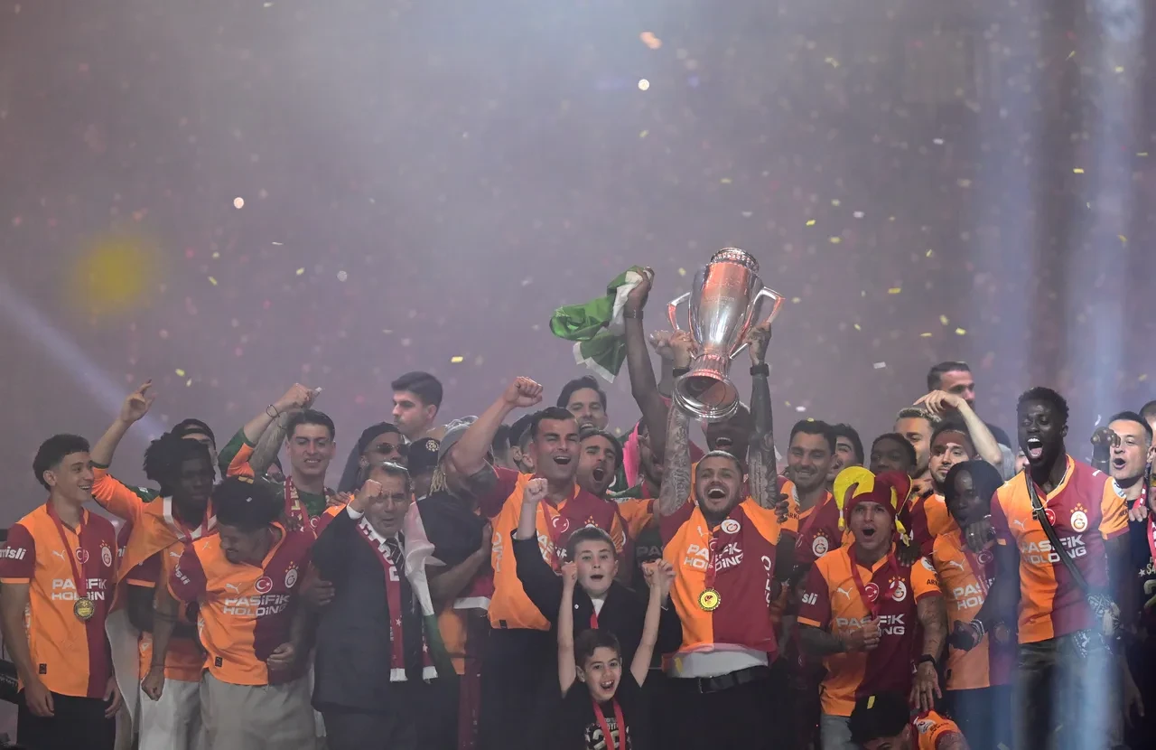 RAMS Park'ta tarihi gece: Galatasaray kupasına kavuştu