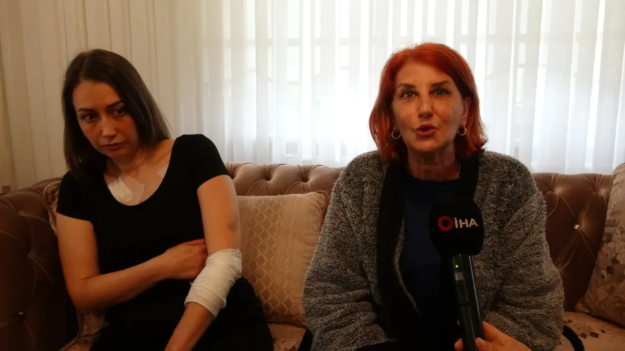 Sokak ortasında vahşet! Evladının önünde eşini defalarca bıçakladı: Yana yakıla bıçak aradığı görüntüler kan dondurdu 