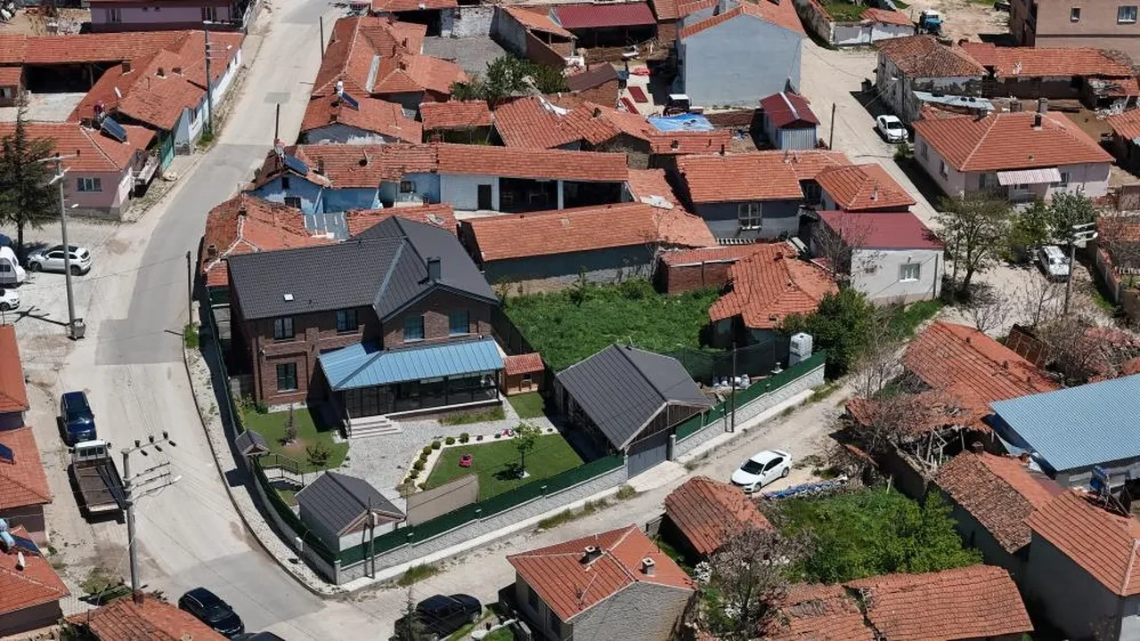 Tepebaşı yolsuzluk soruşturmasında şoke eden detaylar! Oğlunun üzerine şirket kurup köye villa yaptırdı