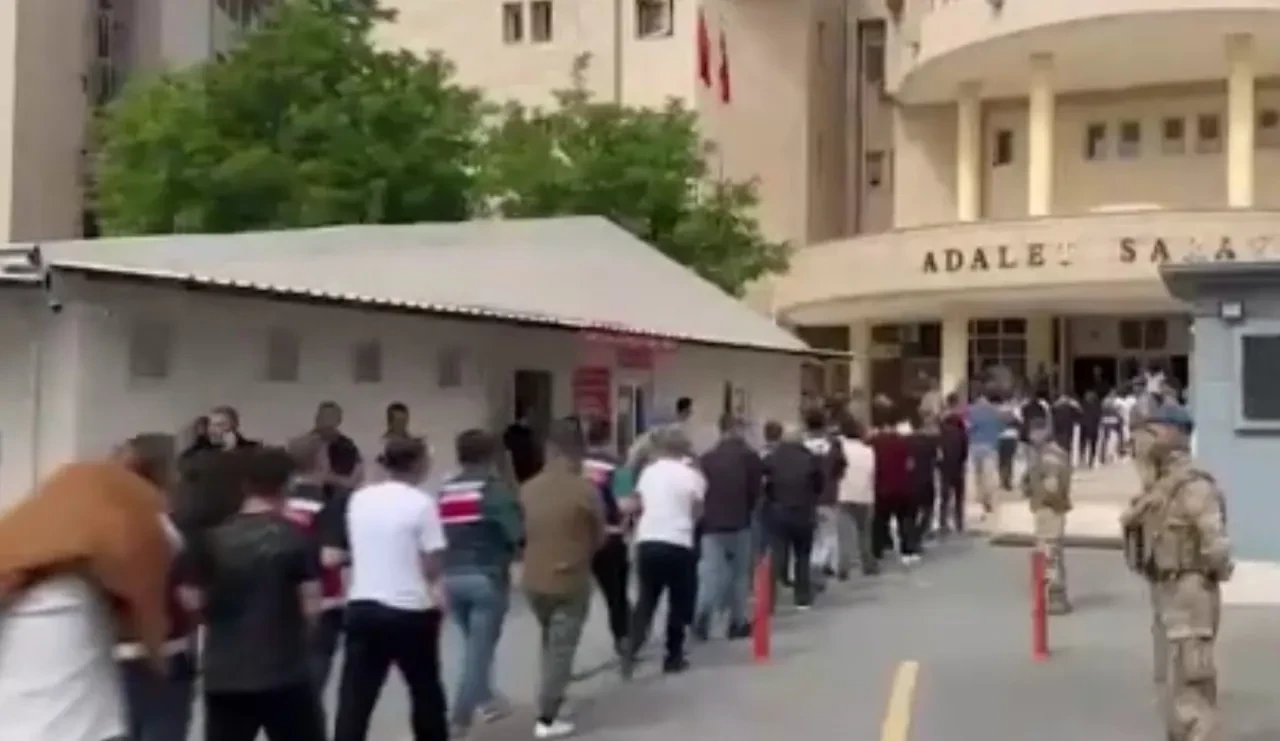 Yasa dışı bahis imparatorluğu çökertildi! 5.8 milyar TL'lik dev vurgun: 58 kişi tutuklandı