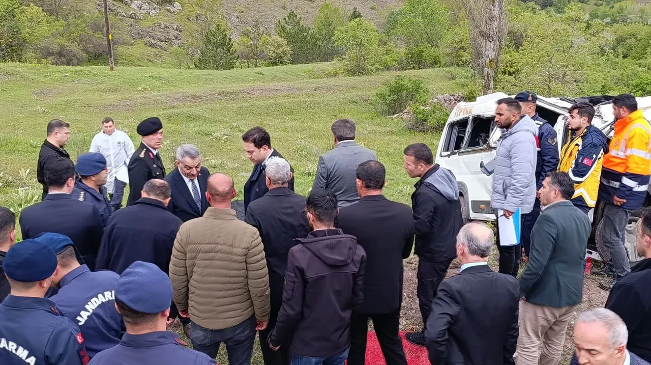 Yozgat'ta feci kaza! Öğrenci servisi şarampole uçtu: Ölü ve yaralılar var