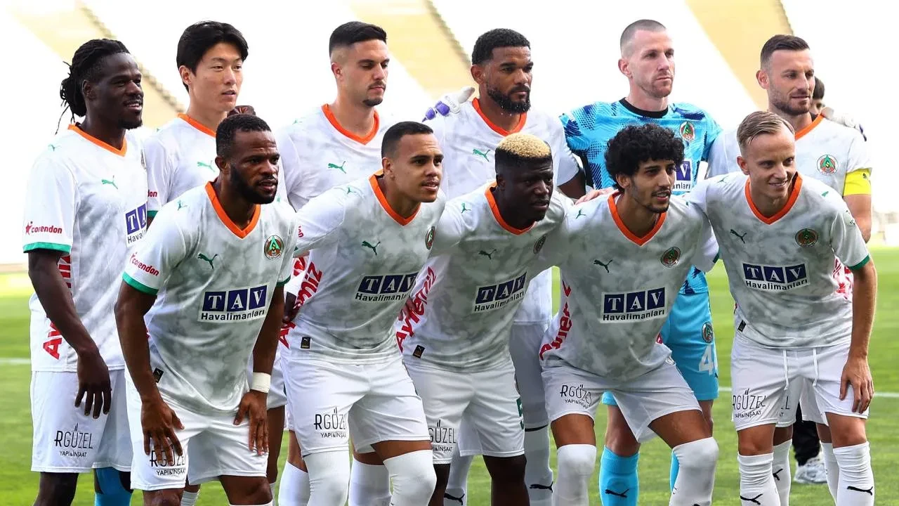 Alanyaspor'da Pereira'dan gelecek sezon mesajı! "Daha sert olacağım"