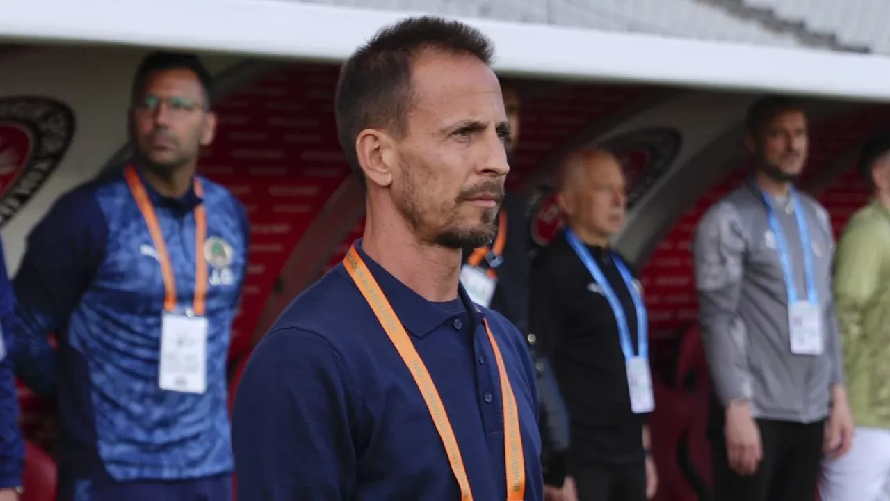 Alanyaspor'da Pereira'dan gelecek sezon mesajı! "Daha sert olacağım"