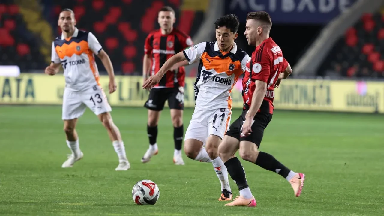 Başakşehir ligi 5. sırada bitirdi! Turuncu-lacivertlilerde Avrupa umudu