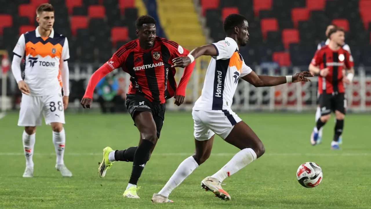 Başakşehir ligi 5. sırada bitirdi! Turuncu-lacivertlilerde Avrupa umudu