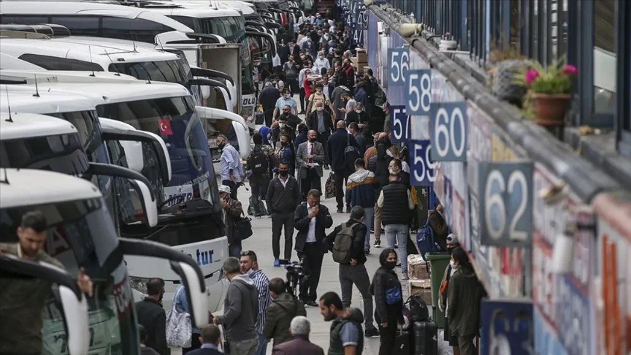 Bayramda tatile gidecekler dikkat! Seferler tükendi, bilet fiyatlarına ayar