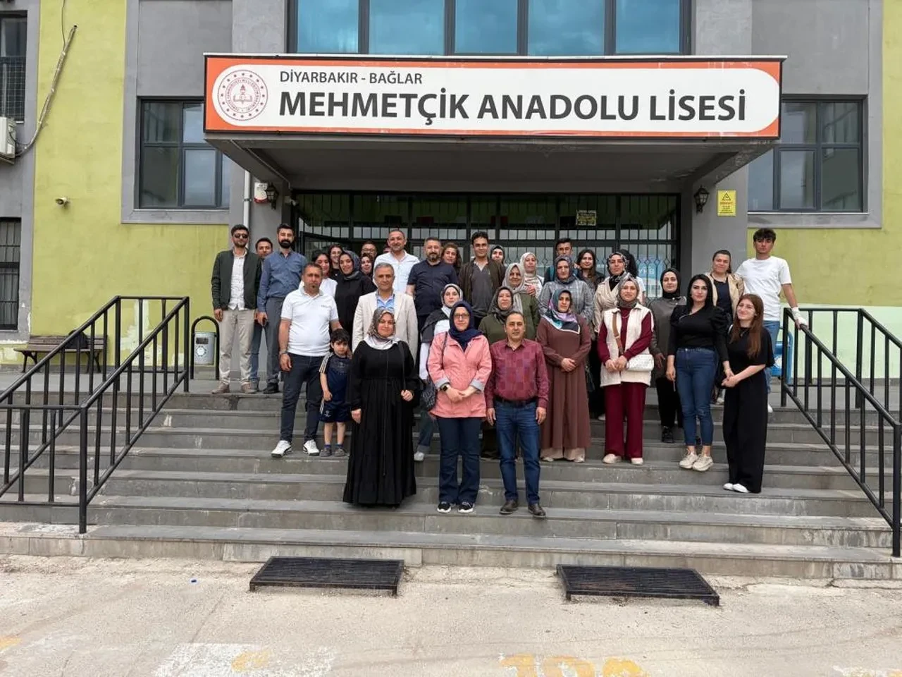 Bu kez veliler sınava girdi! Çocukları gibi aynı heyecanı yaşadılar