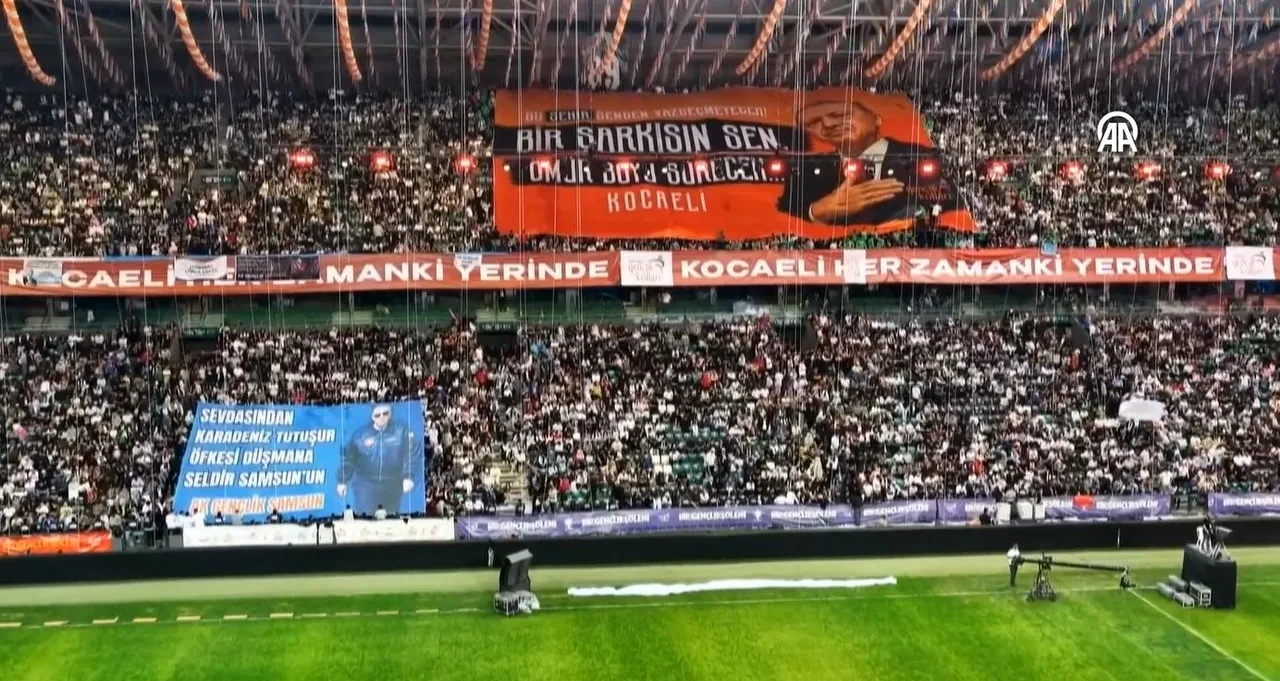 Cumhurbaşkanı Erdoğan'dan gençlere uyarı: Sizi karanlık siyasi emelleri için aparat olarak kullanmak isteyenlere izin vermeyin
