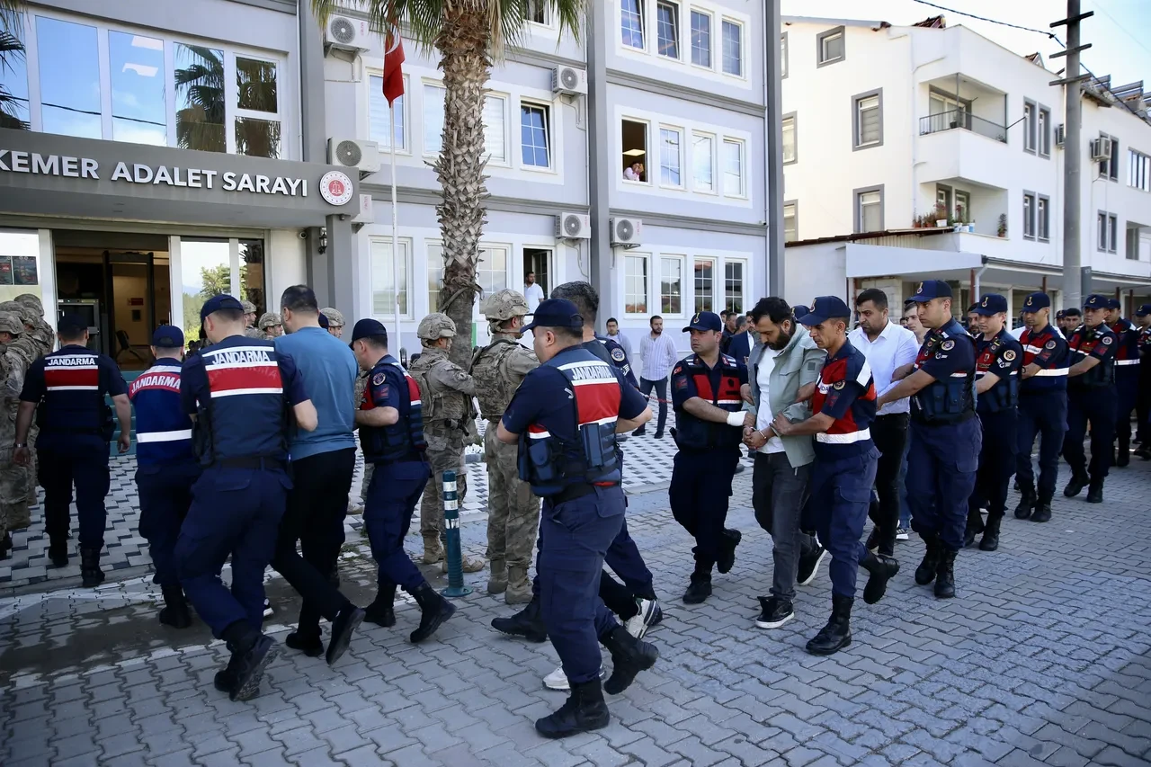 Daltonlar suç örgütüne operasyon! 10 şüpheli tutuklandı