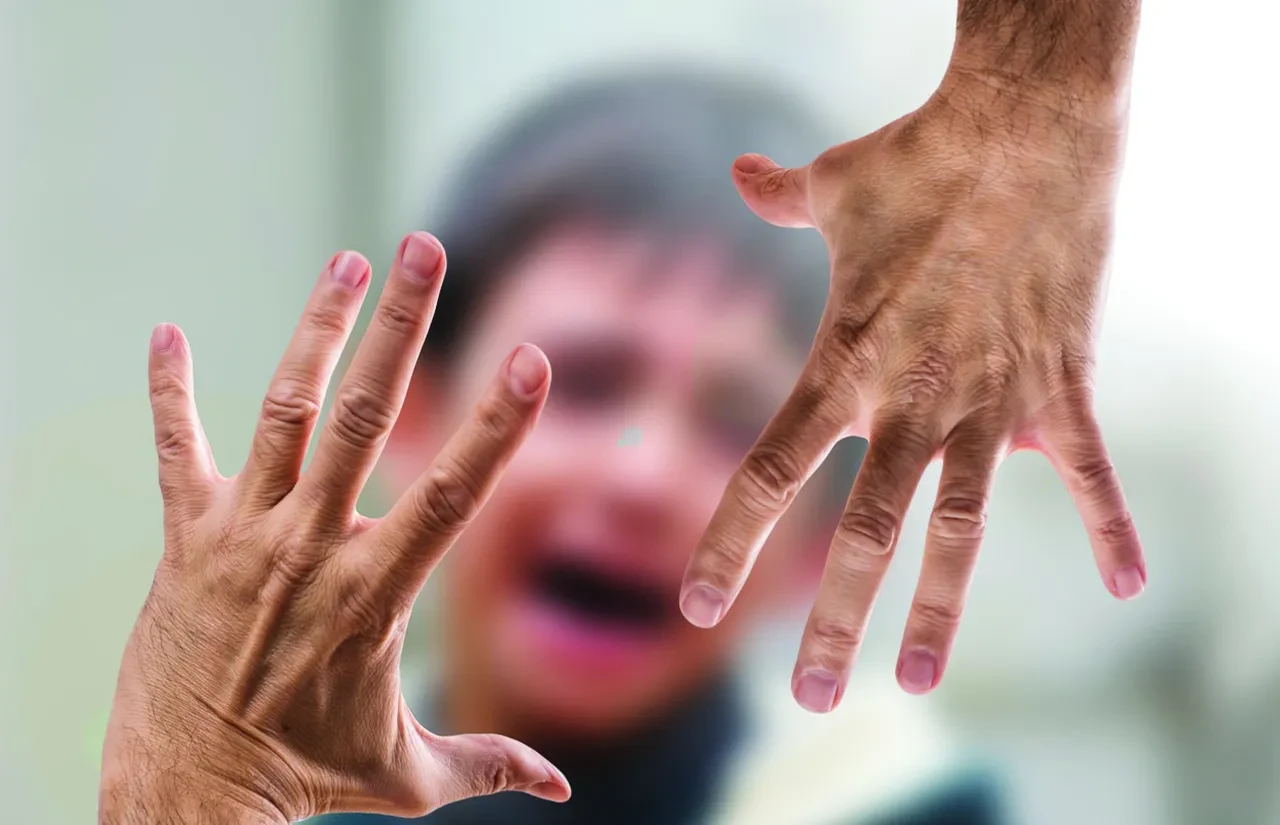 Dokunulma fobisi (Hafefobi) nedir, belirtileri neler? Dokunulma korkusu neden olur, tedavisi var mı?
