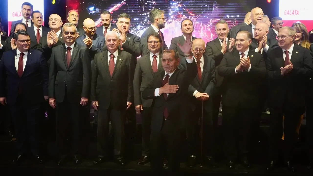 Dursun Özbek yeni hedefleri açıkladı! Şampiyonlar Ligi sözleri taraftarları heyecanlandırdı