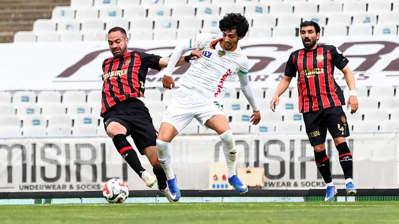 Fatih Karagümrük kazanarak veda etti! İstanbul ekibi, Alanyaspor'u 2-1 yendi