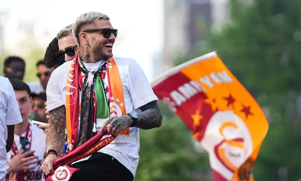 Galatasaray'da yeni sezon hazırlıkları başladı! Transferde yol haritası belirlendi: 2 yıldız ile yollar ayrılıyor